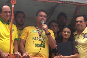 Filho de Bolsonaro procura manter vivo o legado do pai nas presidenciais brasileiras