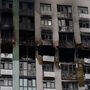 Ataque russo atinge edifício residencial de 16 andares em Kiev