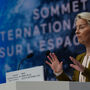 Von der Leyen exige tecnologia de IA com o ser humano no controlo