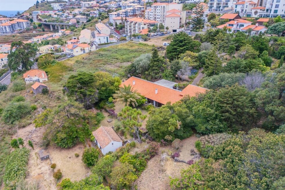 A casa e o terreno envolvente, de 12.330 metros quadrados