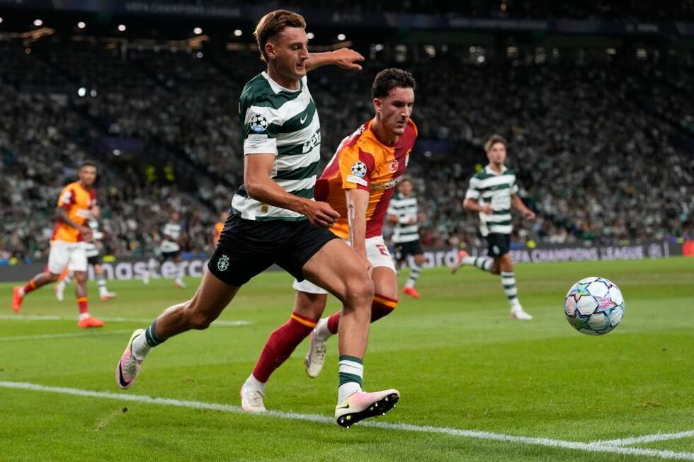 Jogadores do Sporting e Galatasaray em ação na Liga dos Campeões