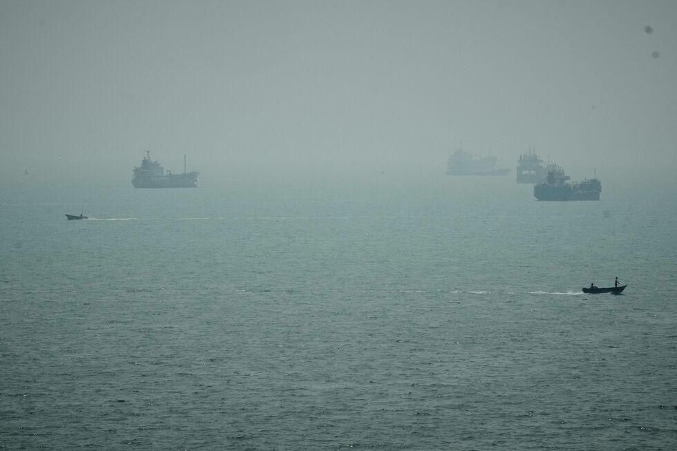 Pelo menos 10 navios foram atacados no estreito de Ormuz desde domingo