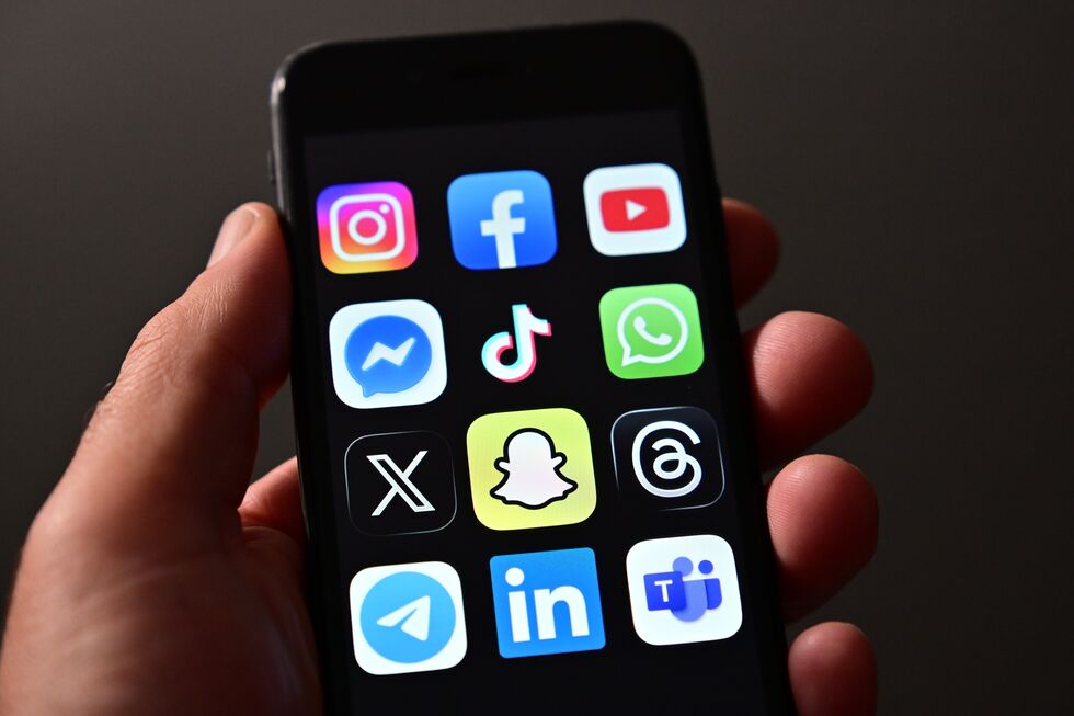 UE proibir redes sociais a menores de 13 anos
