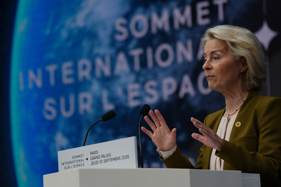 Ursula von der Leyen fala no Sommet International sur l'Espace em Paris
