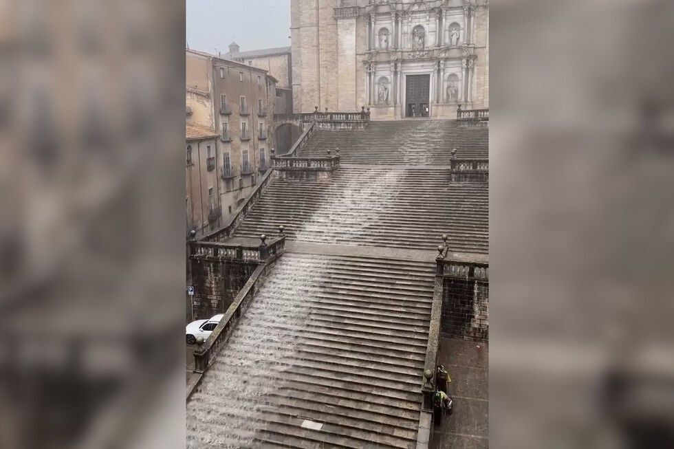 Vídeo mostra escadaria da Catedral de Girona transformada em “cascata”