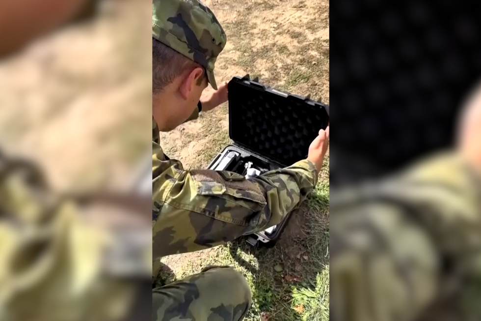 Exército checo realiza treino para detetar e neutralizar drones