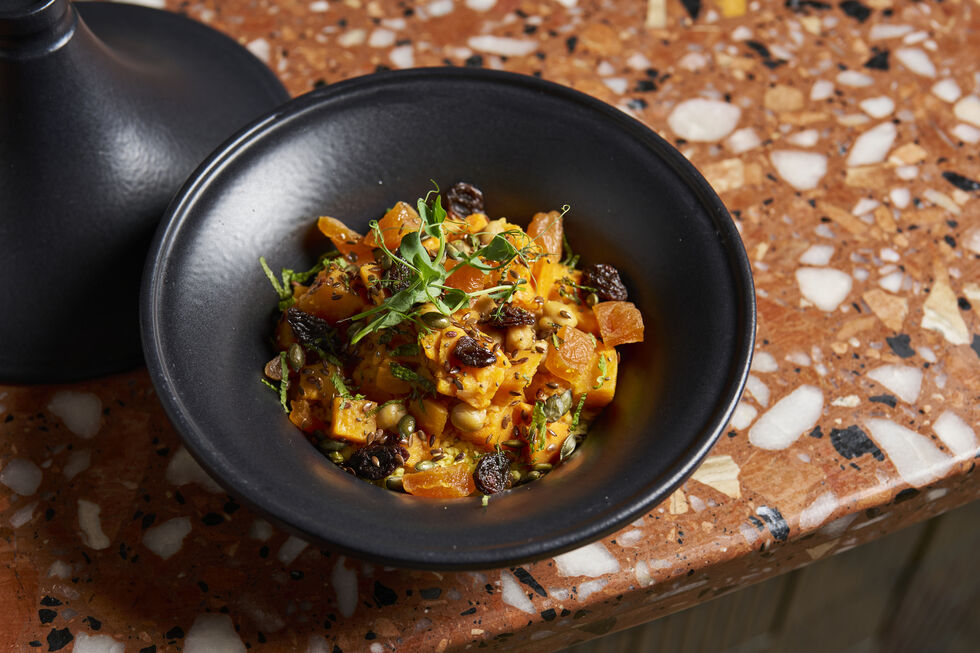 O estufado de grão, batata-doce e harissa (€17), do Blss U 
