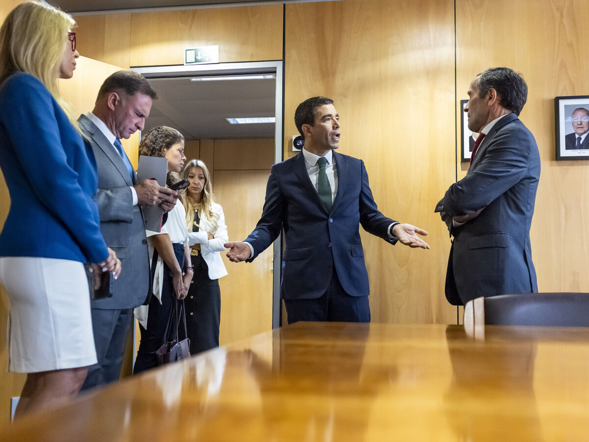 Lusa escondeu contratos ilegais do Parlamento