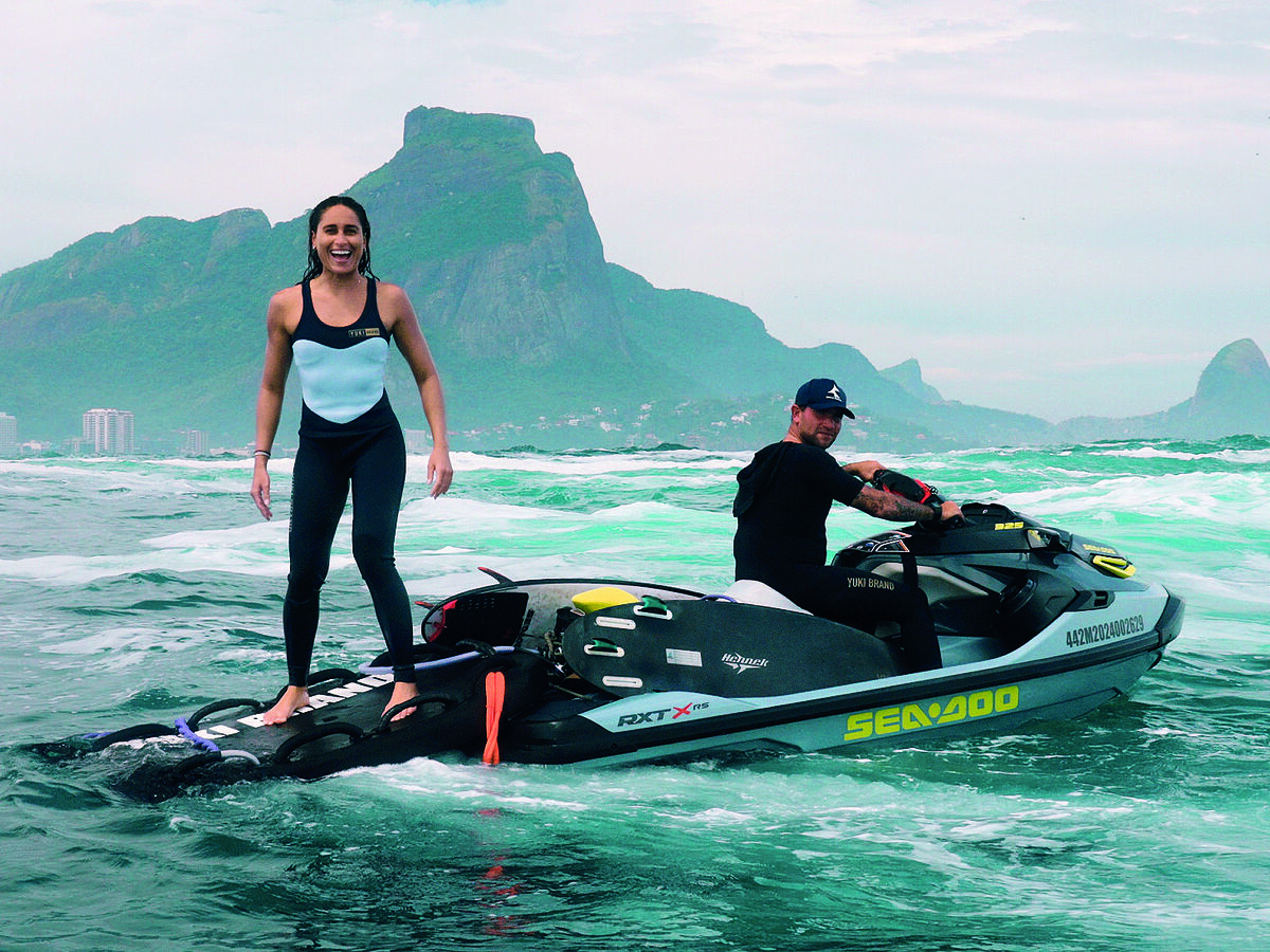 Michelle des Bouillons: "O surf das ondas grandes é mais perigoso que a F1”