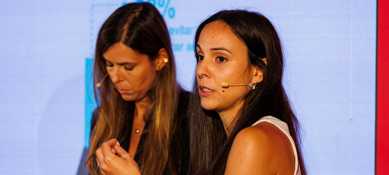 Da esquerda para a direita: Soraia Franco Leite, corporate affairs director da DECO PROteste; Vera Gonçalves, retail client director da Worldpanel by Numerator.