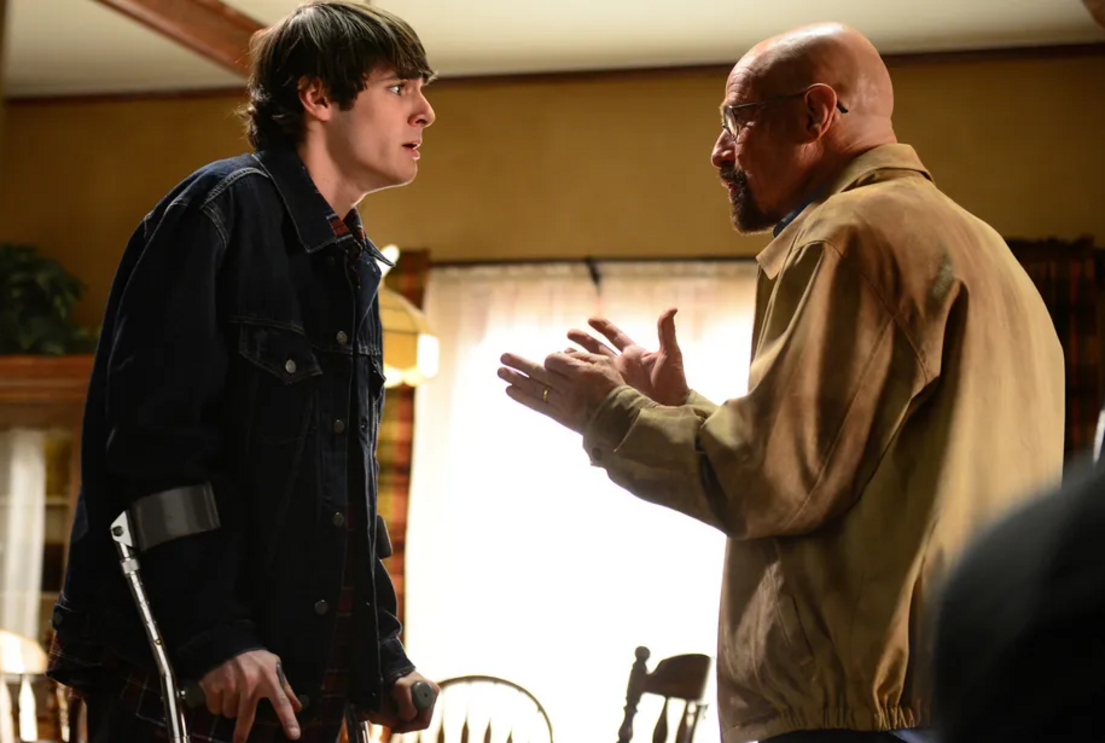 MJ Ritte e Bryan Cranston em cena de Breaking Bad