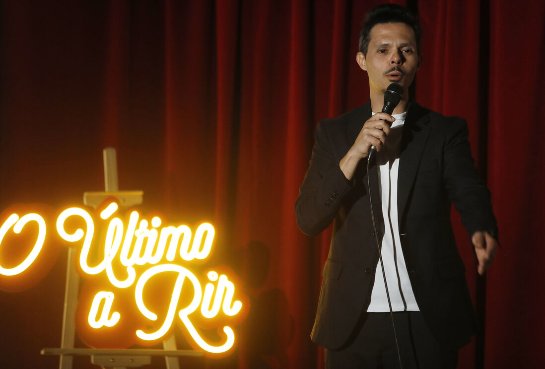 O  comediante Henry Ferreira, mestre de cerimónias do concurso, apresentou a semifinal, em Lisboa