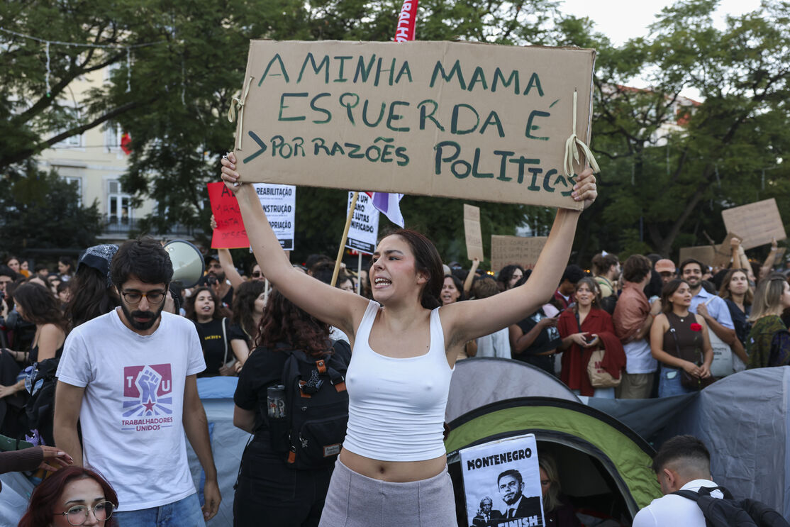 Os melhores cartazes das manifestações pela habitação