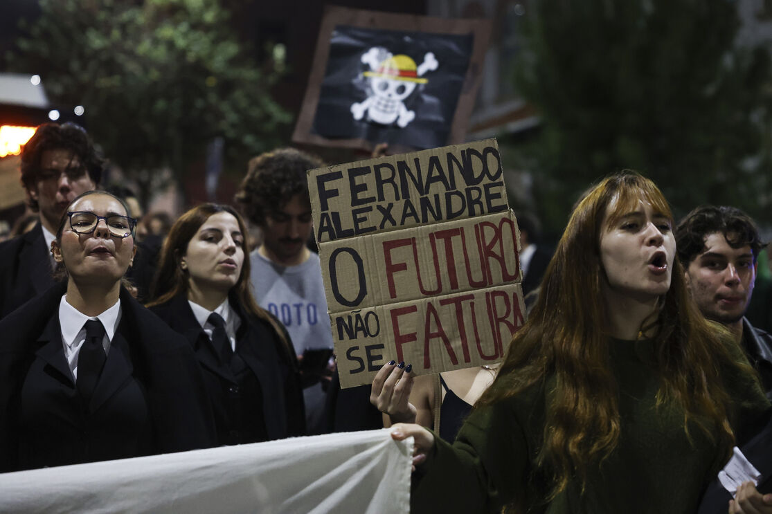Mais de 200 estudantes protestaram em Coimbra contra aumento de propinas