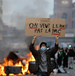 Protestos estudantis tomam conta das ruas em França. Tudo o que se sabe