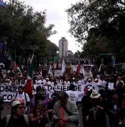 Estudantes marcham na Cidade do México para recordar massacre de Tlatelolco, 58 anos depois