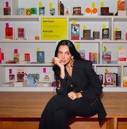 Dua Lipa visita o Porto para conhecer a Manifesto Library