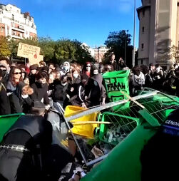 Pais juntam-se aos protestos dos estudantes em França