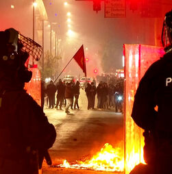Noite de protestos e violência no Kosovo após parlamento não votar reformas legislativas