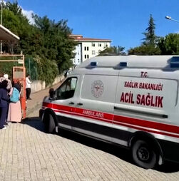 Vídeo mostra meios de socorro à porta de escola onde adolescente esfaqueou alunos em Istambul