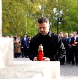 Zelensky homenageia vítimas do massacre de Babi Yar em Kiev