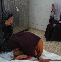 O que fazem três anos de guerra às mulheres de Gaza? “Violência política intensifica violência doméstica” 