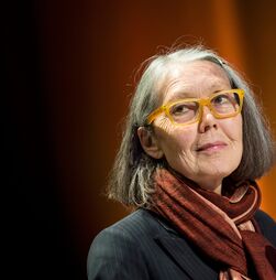 Cinco livros de Anne Carson (em português) para ficar a conhecer a vencedora do Nobel