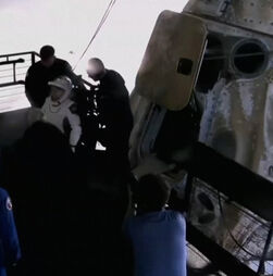 Quatro astronautas regressam à Terra após oito meses no espaço