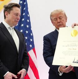 Trump condecora Musk com medalha científica e chama-lhe 'tesouro nacional' 