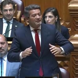 André Ventura: 'Problema do primeiro-ministro é não ter qualidade para ser primeiro-ministro'