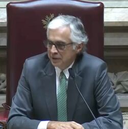 'Julguei que já tínhamos passado essa fase da permanente vitimização', diz Aguiar-Branco a Ventura