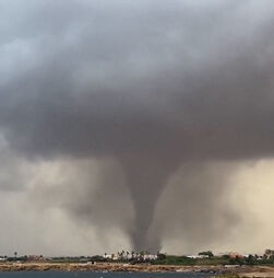Tornado provoca estragos na Sicília e deixa dez feridos