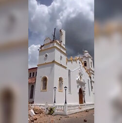 Sismo de magnitude 7,7 abala o Panamá, obriga a evacuações e destrói torre de catedral histórica