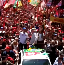 'Vamos declarar guerra aos narcoterroristas': Flávio Bolsonaro antes da segunda volta das presidenciais no Brasil