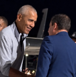 Barack Obama recebido pelo autarca de Cascais na chegada a Portugal antes do Game Changers Forum