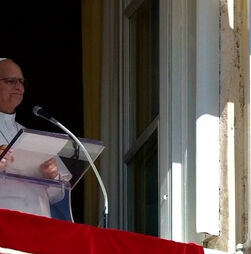 Papa Leão XIV anuncia no Vaticano que vai ser operado para remover nódulo num pulmão 