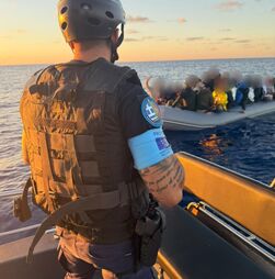 Polícia Marítima resgata 45 migrantes em operação na Grécia