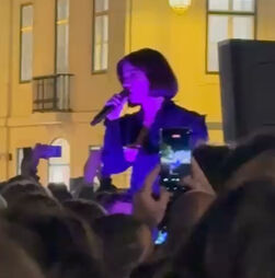 Ana Moura cantou na acampada no Rossio