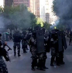 Polícia boliviana usa gás lacrimogénio para dispersar protesto de professores