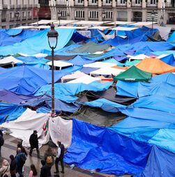 Câmara de Madrid vai imputar custos da limpeza da Puerta del Sol aos acampados: 'Recuperar cada euro'