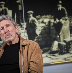Roger Waters diz que 'Europa está a arder' contra elite que governa 
