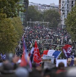 Portugueses preocupados com ambiente de 'guerra civil' em Paris
