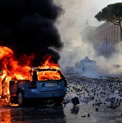 Tirana a ferro e fogo: manifestações na Albânia voltam a ser marcadas pela violência 