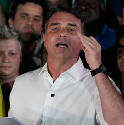 Autoridades brasileiras investigam alegada fuga de Flávio Bolsonaro para os Estados Unidos
