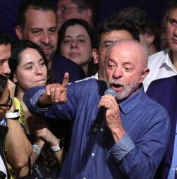 José Luís Carneiro felicita Lula da Silva: 'Importante vitória para a democracia'