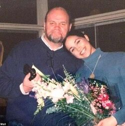 Polícia das Filipinas vai examinar dispositivos do pai de Meghan Markle, acusado de pornografia infantil