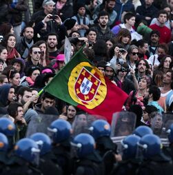 
Dos secos e molhados às bastonadas na ponte: as piores cargas policiais em Portugal 