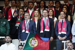 Portugal’s Prime Minister, Luis Montenegro (C), and Portuguese Soccer Federation