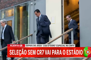Jorge Jesus apupado à saída do hotel da Seleção