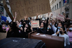Jovens franceses protestam contra os cortes orçamentais em liceus